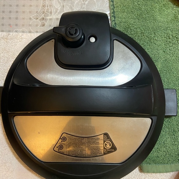 Instant Pot - like new condition - Picture 2 of 3